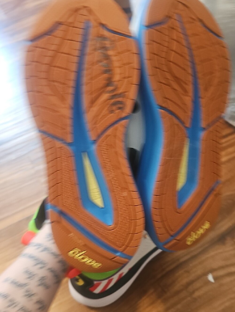 Women's Jessie Sneakers - Picture 9 of 11